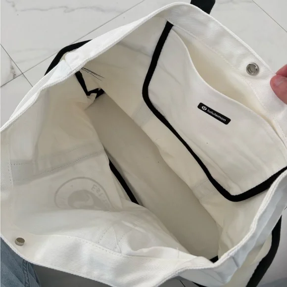 Lululemon Tote Bag 20L - Picture 4 of 4
